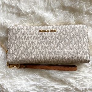 NWT Michael Kors Jet Set Travel Continental Wallet